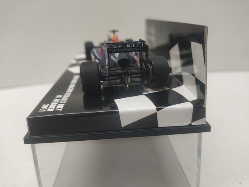 Red Bull RB7 Webber 2011 1/43 Minichamps - Foto 13 di 14