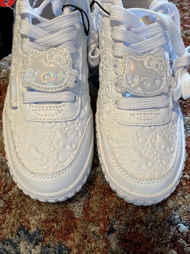 Neu mit Etikett Hello Kitty Forever 21 LIMITED EDITION GRÖSSE 6 weiß TENNISSCHUHE - Bild 11 von 16