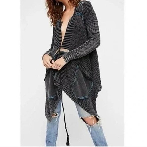Suéter Cárdigan Plumero Tejido Retazos Gris Free People • Vaquera Costera Boho M - Imagen 1 de 24