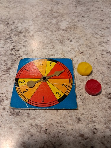 1967 Spinner Game and Pieces for Campus Queen Lunch Box * Vintage Thermos Brand - Picture 3 of 3