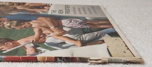LOOK MAGAZINE JANUARY 2, 1962 VOL 26 NO. 1 PRESIDENT KENNEDY ONE YEAR LATER - Picture 4 of 24