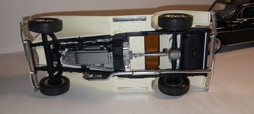 Welly Austin FX4 London Taxi Black & Burago 1928 Mercedes Benz 1:24 Die Cast - Bild 11 von 11