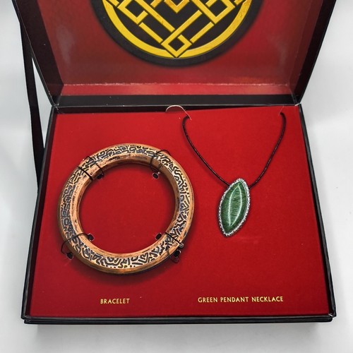 MARVEL Studios COLLANA HANG-CHI & ANELLO BRACCIALE Glow-In-The-Dark - ESCLUSIVO - Foto 3 di 6