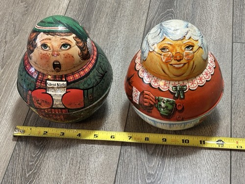 Juego De Colección Cheinco Roly Poly 1982 Tin Caroller y 1981 Mrs. Claus Latas con Tapas - Imagen 6 de 9