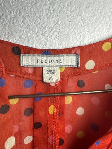 Blusa Top Pleione Para Mujer Talla M Roja Con Lunares Coloridos Manga Corta Cuello en V - Imagen 3 de 5