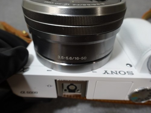 Sony Alpha a6000 24,3 MP fotocamera digitale bianca con obiettivo 16-50 mm - TESTATA FUNZIONANTE - Foto 13 di 17