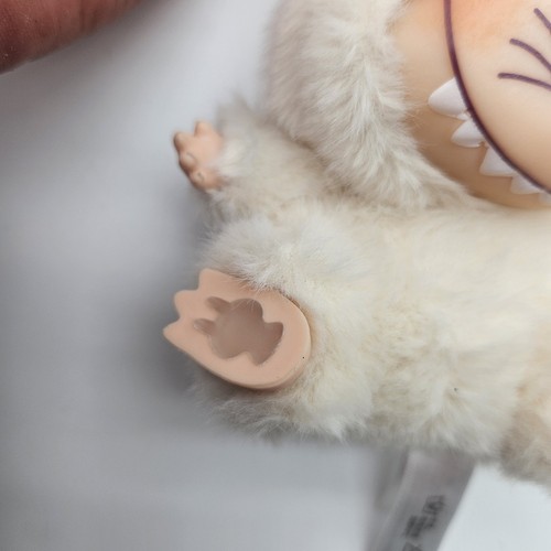 Labubu Pop Mart  The Monsters Plush Keychain Clip Doll Smiling White Furry  - Afbeelding 3 van 9