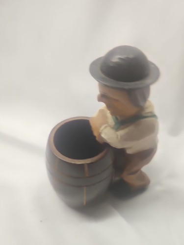 Figura de madera tallada de hombre con barril de colección palillo de dientes o soporte de fósforo cabeza bobs - Imagen 3 de 6