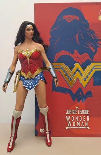Hot Toys MMS506 Justice League Wonder Woman Comic Concept Version 1/6 Figur