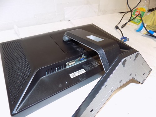 Dell E207WFPc 20 Inch LCD Widescreen Computer Monitor VGA DVI with Cables - Picture 3 of 4