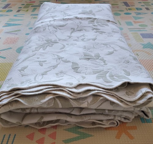 Matelasse Beautiful Ruffled White Flowery Bedspread Coverlet 9.5ft by 9.5ft - Picture 2 of 9