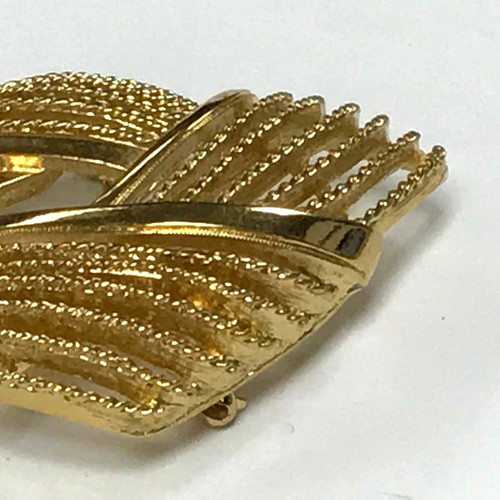 Vintage Signed Monet Gold Tone brooch weaved design chunky  - Picture 5 of 11