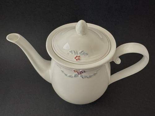 White Bone China BEL FIORE 6 Cup 9" Coffee Pot by Villeroy & Boch of Germany - Picture 2 of 6