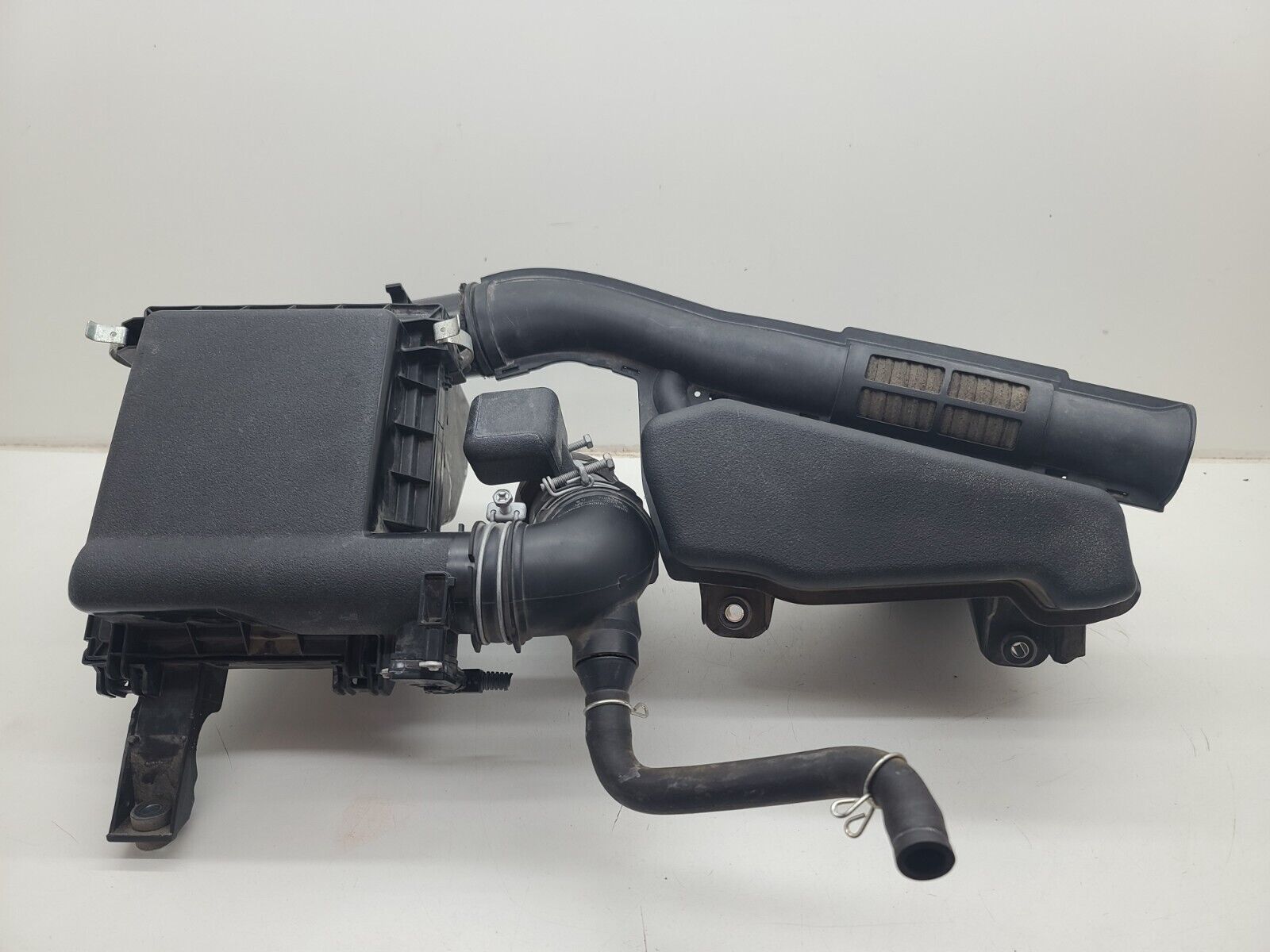 2010-2015 Toyota Prius 1.8L Hybrid Air Intake Filter Box Duct Resonator Tube