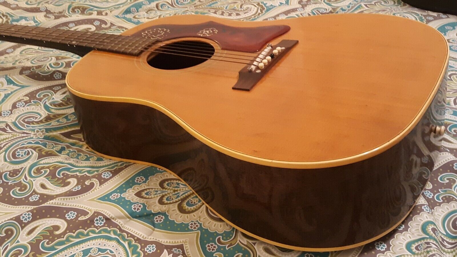 Gibson J-50 ADJ Acoustic Guitar serial # 858500 1966-1969 J50 ADJ w/Case