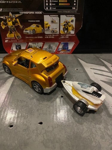 Bumblebee Transformers UN07 TF United Takara Tomy Japan - Picture 10 of 12