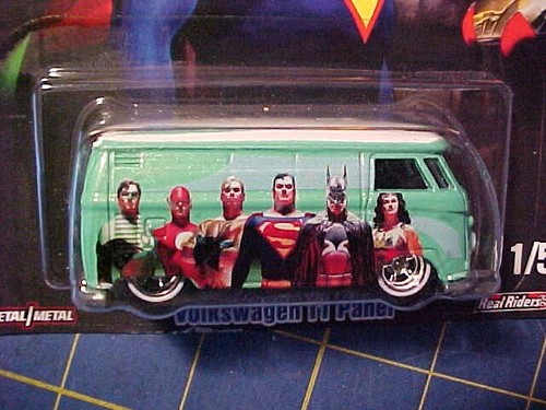 1/64 HOT WHEELS DC COMICS SUPER FRIENDS VOLKSWAGEN T1 PANEL BUS! NIP REAL RIDERS - Picture 3 of 4