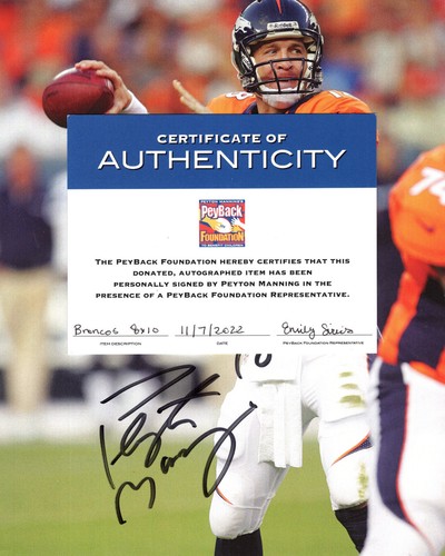PEYTON MANNING HAND SIGNED 8x10 COLOR PHOTO+PEYBACK COA GREAT POSE BRONCOS - Picture 2 of 2