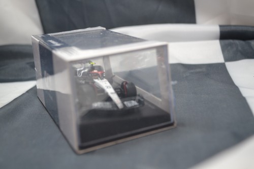 SPARK MINIMAX - F1 2023 - ALPHA TAURI AT04 - YUKI TSUNODA - 1/64 SCALE  CAR Y290 - Picture 3 of 4