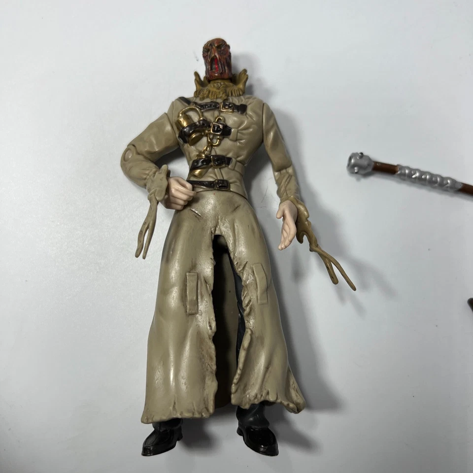 "Figura de acción 2005 DC Comics Batman Espantapájaros 5"" cabeza giratoria y armas aleatorias" Foto 4 de 4