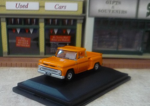 * Oxford Diecast HO 1/87 Vehicles 1965 Chevy Stepside P/U in Orange. NIB - Picture 2 of 4