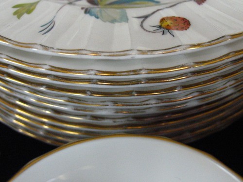 Royal Worcester England Strawberry Fair Fluted Gold Trim 5 Pc Dinner Set for 12 - Picture 9 of 10