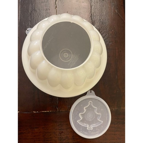 Vintage Tupperware White 8” Jell-N-Serve Jello Mold Set Christmas Tree W/ Lid - Picture 2 of 6