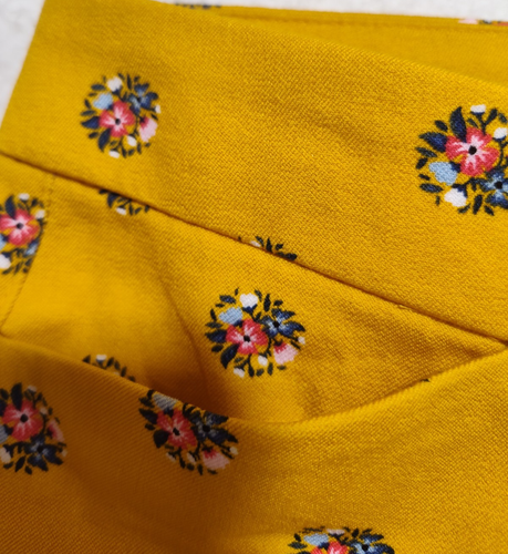 Old Navy mittelhohe Pixie senfgelb Blumen Knöchelhose Damen 14 Stretch - Bild 6 von 12