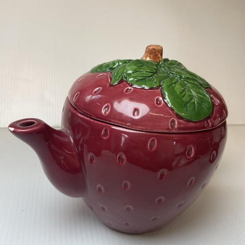 Tetera de cerámica con forma de fresa con crema y azucarero *Ver fotos* Casa de campo - Imagen 18 de 23