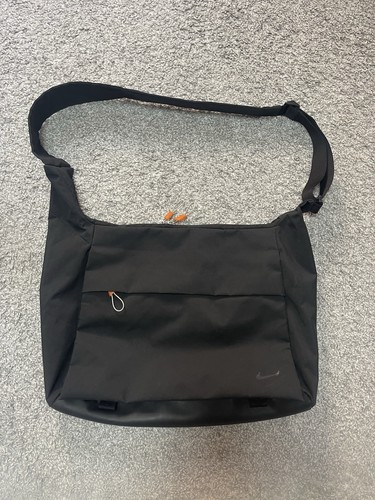 Nike Tech Y2K Gorpcore Style Messenger Bag Black - Bild 2 von 18