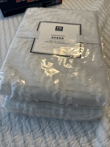 NEW 2 Pottery Barn Teen Dorm White Chevron 44" x 84" Sheer Drape Curtain Panels - Picture 5 of 5