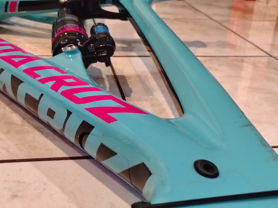 Cuadro de bicicleta de montaña Santa Cruz Nomad C carbono suspensión completa 27,5” mediano 2015 Foto 3 de 4