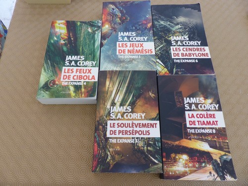 Lot 5 livres THE EXPANSE James S.A. Corey  tome 4-5-6-7-8 grand format Actes sud - Imagen 1 de 2