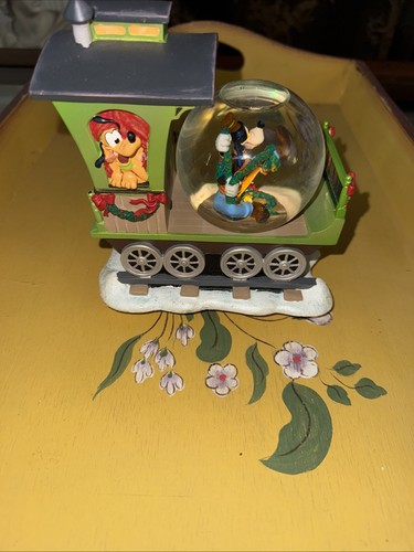 Disney's Topolino's Un Incantato Natale Snowglobe Pluto Caboose si illumina - Foto 5 di 6