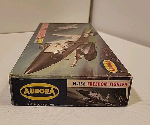Aurora Northrop N-156 Freedom Fighter 1/48th Scale Model Kit No. 140-98 VTG 60s - Picture 3 of 11