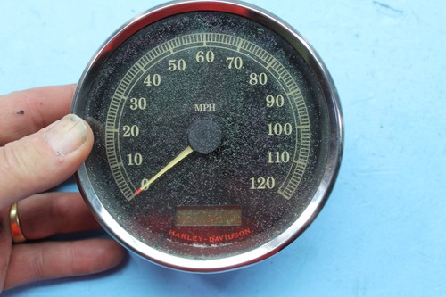 1467 09 HARLEY-DAVIDSON SOFTAIL FLSTF SPEEDOMETER SPEEDO GAUGE GAUGES ODO - Picture 2 of 6