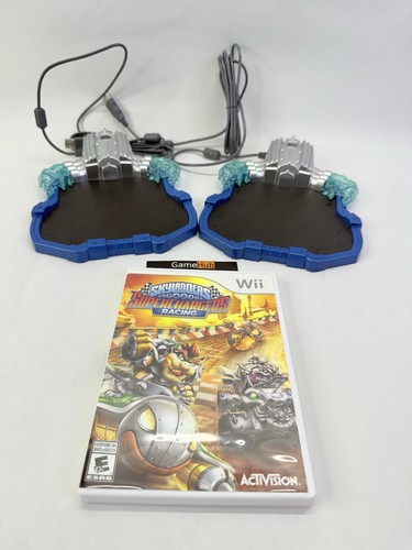 Skylanders: SuperChargers Rennspiel (Nintendo Wii, 2015,) mit 2 Stromanschlüssen - Bild 1 von 5