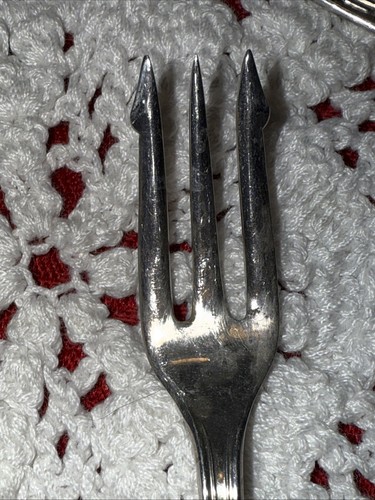 Antique 1915 Silverplate Alpha Pattern Pickle/Olive Fork By Fairfield Plate - Picture 11 of 12
