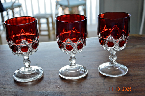 Juego de (3) copas rojas rubí antiguas de Doyal & Company 1890 patrón de botones - Imagen 5 de 5