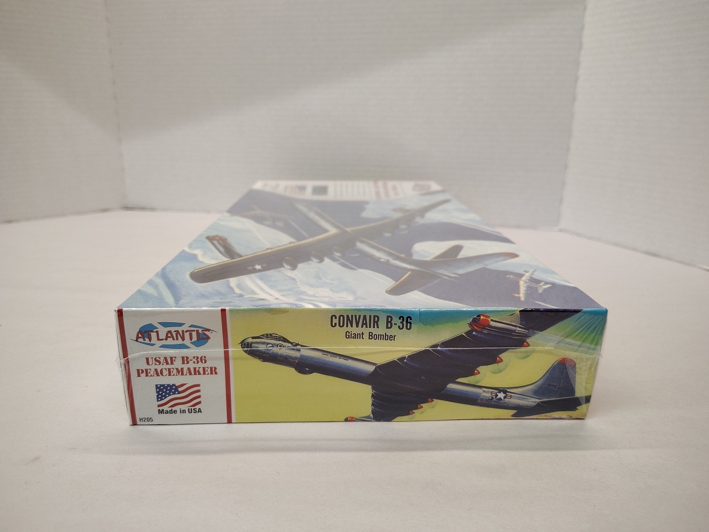 SEALED NIB Atlantis H205 1/184 Scale Convair B-36 Peacemaker w/Stand & Artwork