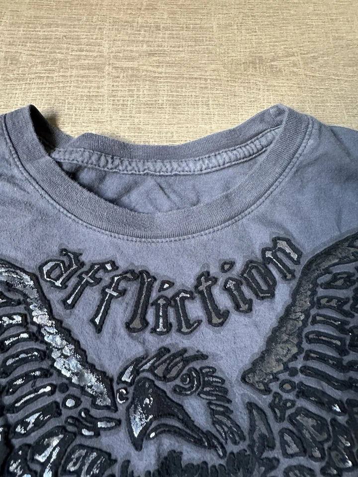 Camisa águila con gráfico de lámina plateada y negra Affliction para hombre talla L Foto 4 de 4