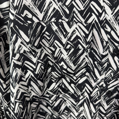 Camisa Calvin Klein Negra Blanca Estampado Manga Larga Botón Delantero - Grande - Imagen 3 de 6
