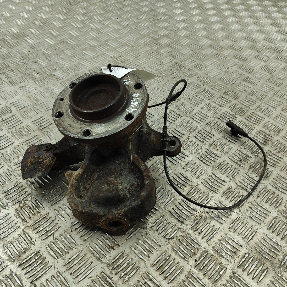 Mercedes-Benz Sprinter 906 Front Wheel Hub Left A9063303420 2.1D
