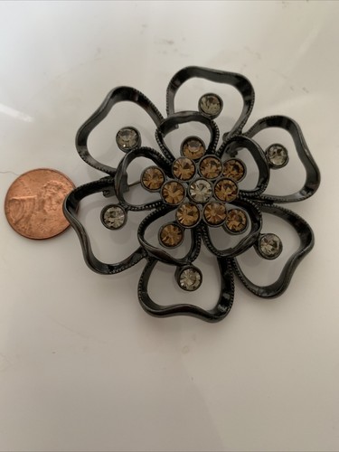 NWOT CAROLEE HEMATITE 2.5" FLOWER PIN BROOCH JY99 - Picture 3 of 6