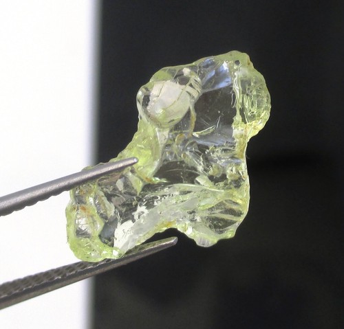 5.05 ct Chrysoberyl facet rough - Minas Gerais, Brazil river tumbled crystal - Picture 8 of 12