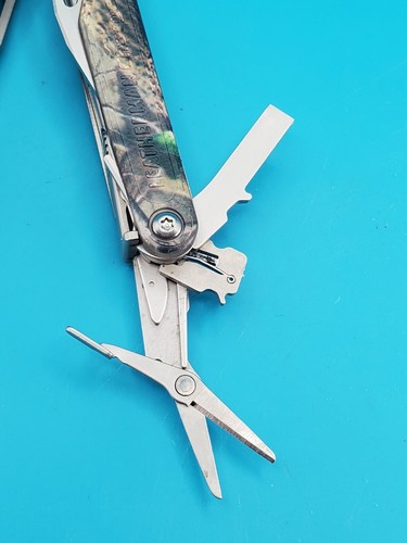 Leatherman Charge MultiTool RealTree Camo S30V Blade! BROKE EYEGLASS SCREWDRIVER - Picture 12 of 12