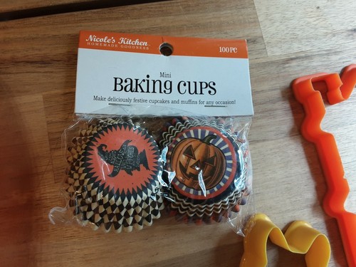 Lot of Wilton & Unbranded Silicone Halloween Molds Cookie Cutters Mini Cupcake  - Picture 3 of 5