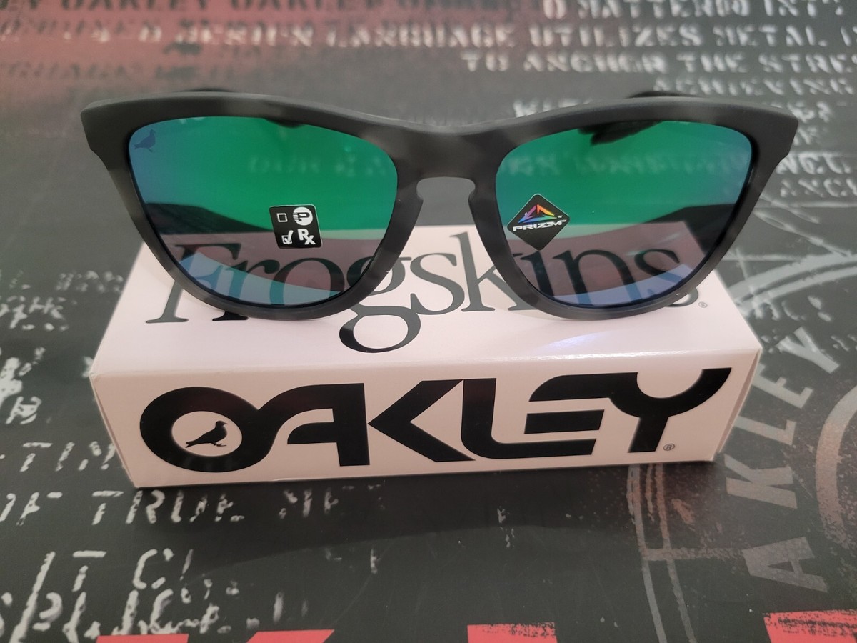 ✅️ Oakley x Jeff Staple STPL Frogskins XXV Panda Matte Black - Main Image