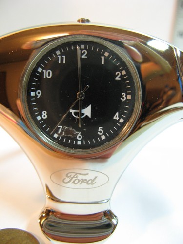 WATCH/CLOCK/UNIQUE/GOOD WORKING COND/NEW BATTERY/COLLECTIBLE - Picture 4 of 7
