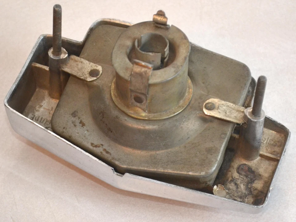 1941-1947 Pontiac Right Taillight Lamp Lens, Bezel, Socket & Bulb 1942 1946 - Image 4 of 4